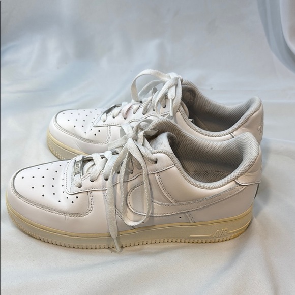 Nike Air Force-1 Womens size 8.5 Sneakers white leather low top, pre-owned, nice - Picture 5 of 10